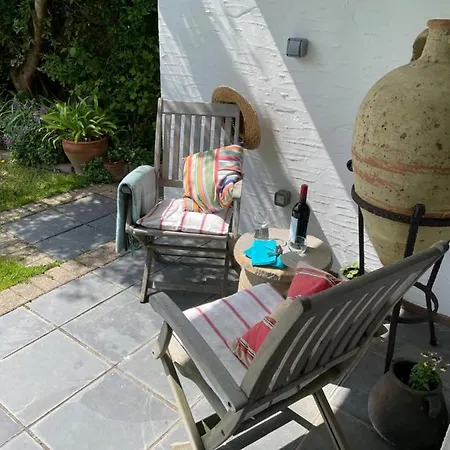 Cliff Top Garden Room Milford on Sea Exterior photo